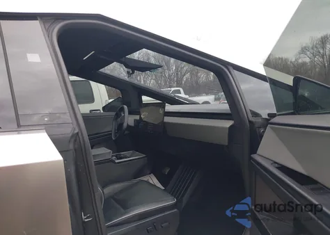 2025 Tesla Cybertruck All-Wheel Drive z USA, uszkodzony, nr VIN 7G2CEHED6SA070884